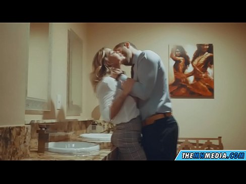 ❤️ Nuair a mheallann blonde busty tú i seomra scíthe poiblí ❤️  Gnéas  uainn ga.com-porn-hat.ru ❤